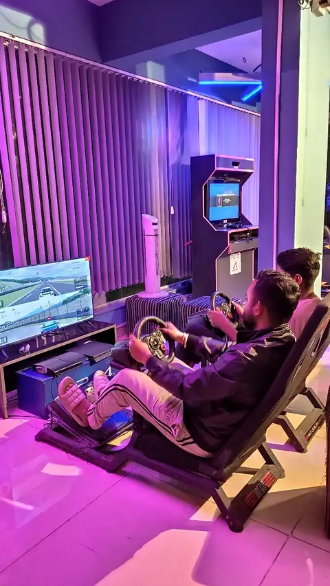 Race in ultra-realistic simulator with F1 or Gran Turismo. 