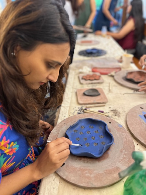 Exploring Hidden Gems: Unique Trinket Dish Experience Near Mumbai